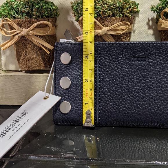 💙SOLD💙NWT Hammitt North French Navy wallet - Picture 5 of 5